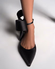 BOW FLAT