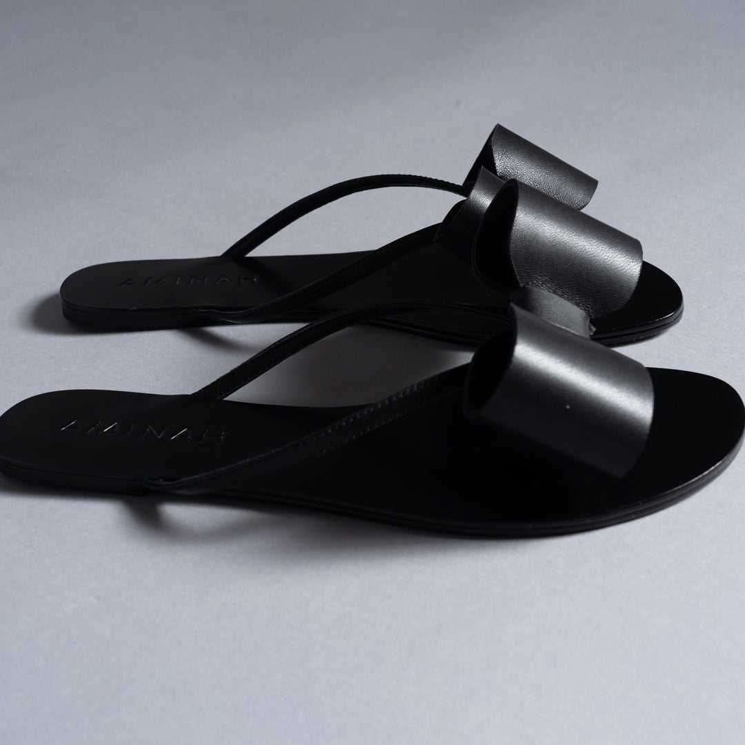 BLACK FLIP FLOP – AMINAH ABDUL JILLIL